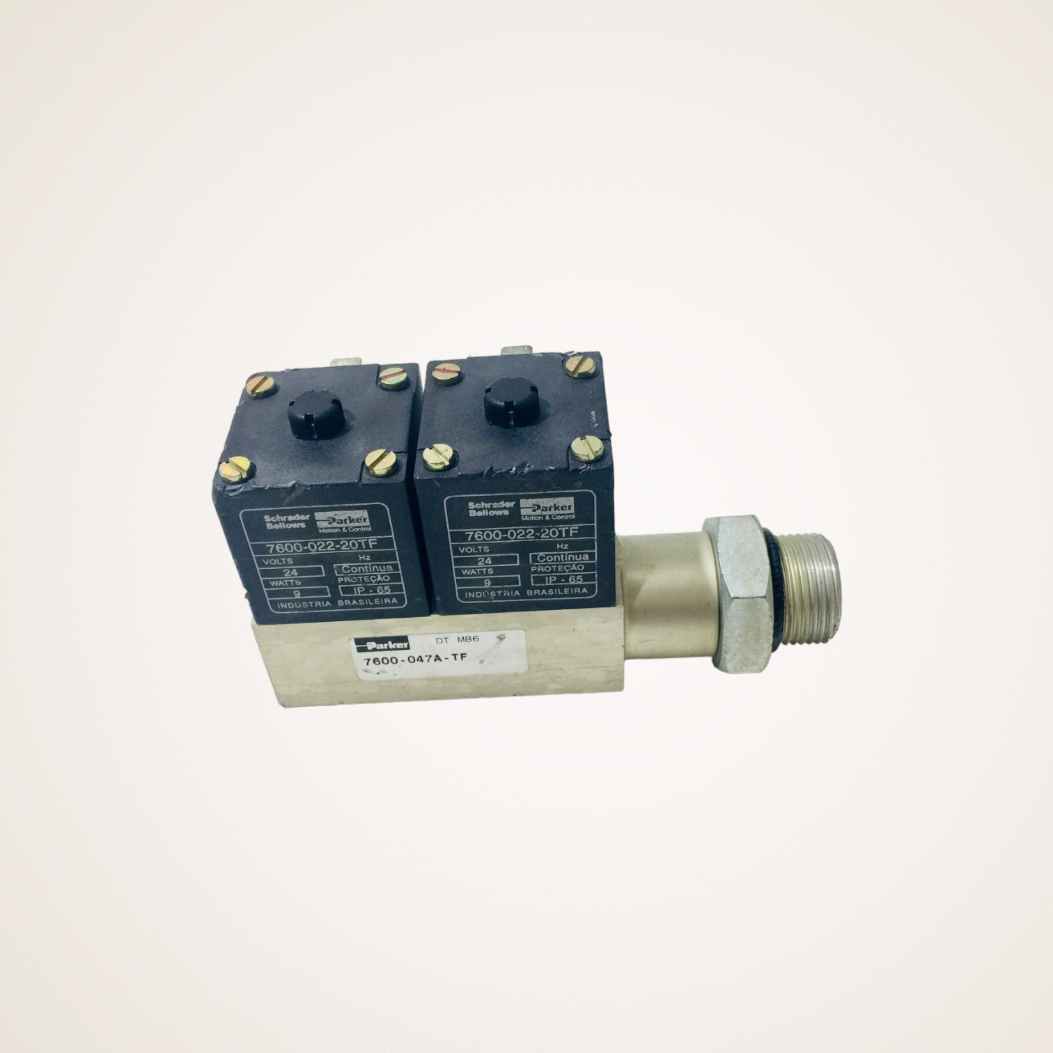 VÁLVULA SOLENOIDE 24V SISTEMA KNORR MERCEDES-BENZ - A0004204971 - PARKER